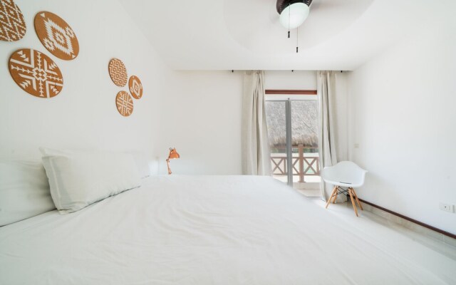 Eek - Condo Near 5th Av. and the Beach