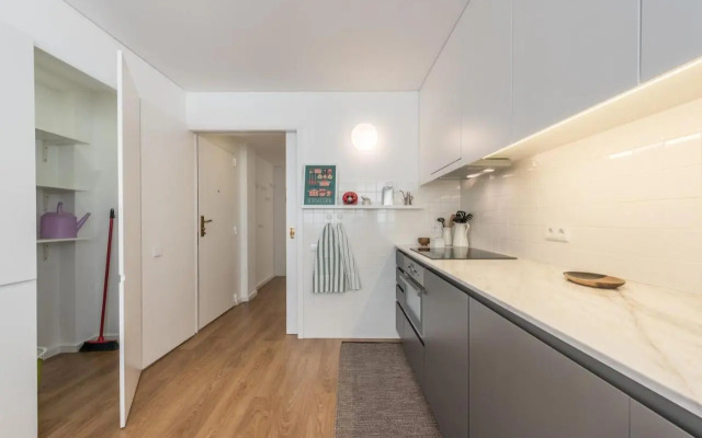 GuestReady - Orange Basket Flat