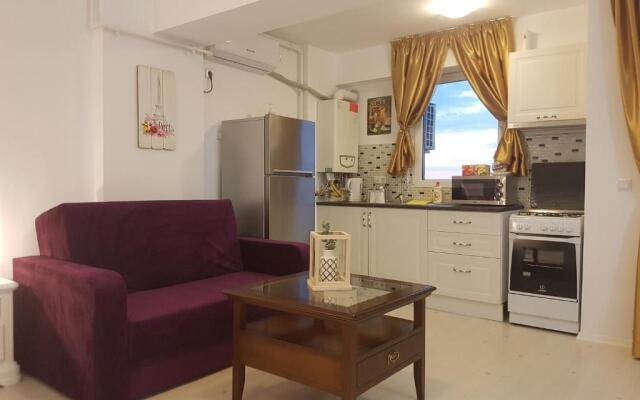 Airport Residence 2
