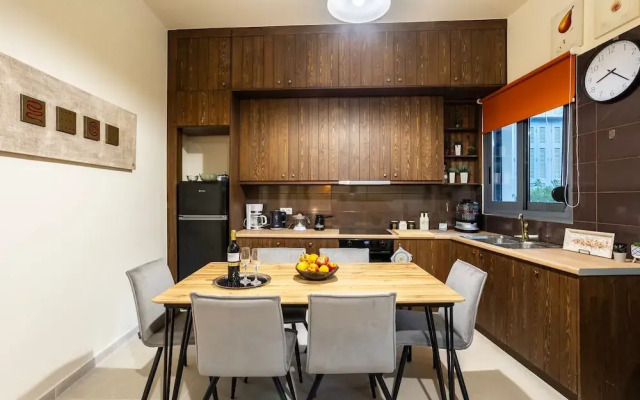 Jeannette s Seaside Getaway - Kalamata Urban Gem