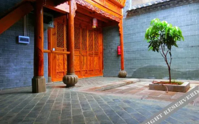 Jianshui Yanqitang Private Courtyard Inn (Jianshui Ancient City Small Train Store)