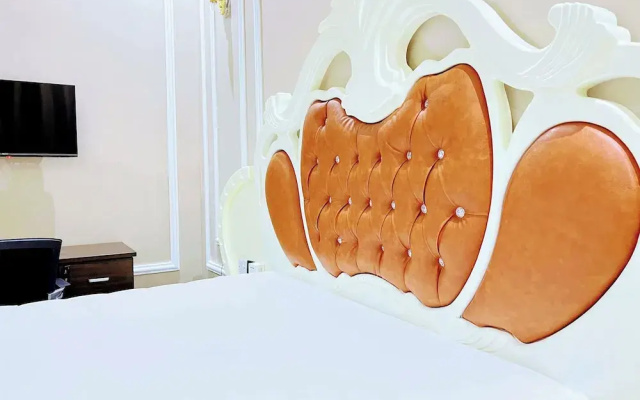 East Africa Hotel by Monalisa
