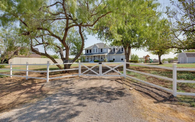 Game Room & Dock: Waterfront Granbury Lake Retreat