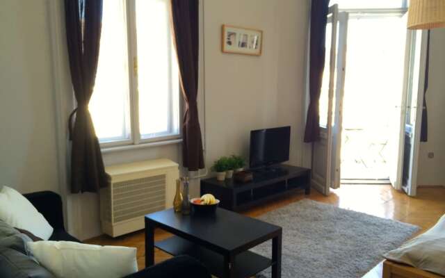 Budget Apartment by Hi5 - Október 6. Street 4.
