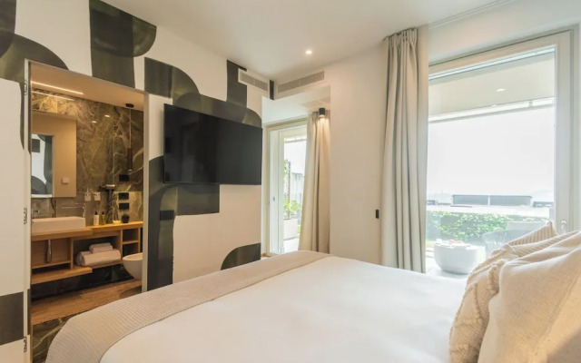 Pureview Luxury Suites, with breakfast & pool
