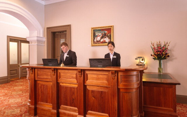 Hadley's Orient Hotel