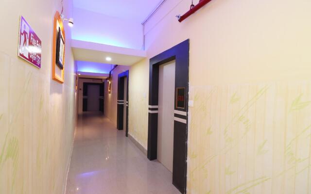 Capital O 30565 Pabitra Royal Regency