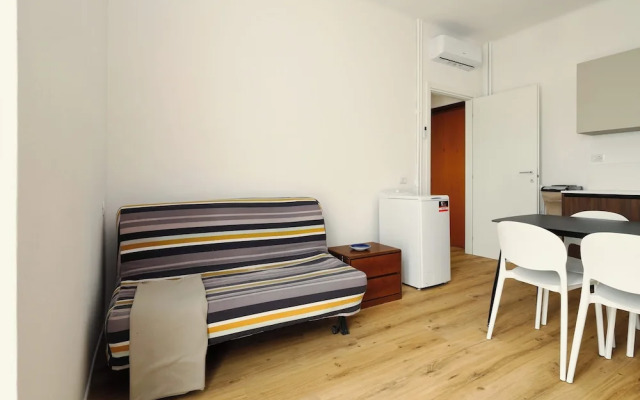 1-Bed apartment with balcony near subway