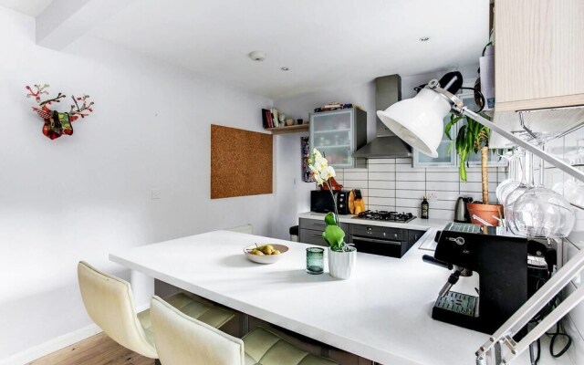 Bright 3 Bedroom Trendy Home by Hampstead