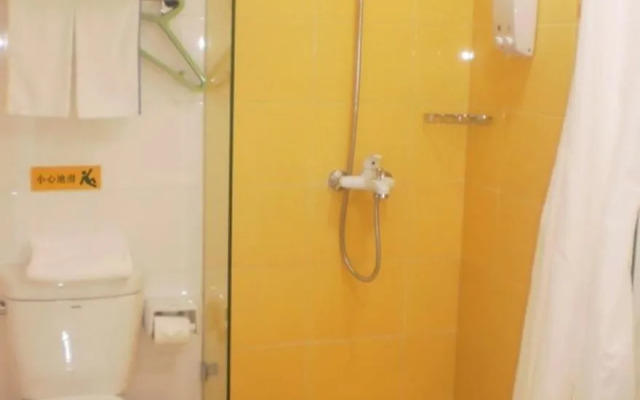 Home Inn (Guangzhou Tianhe Road Sports West Metro Station)