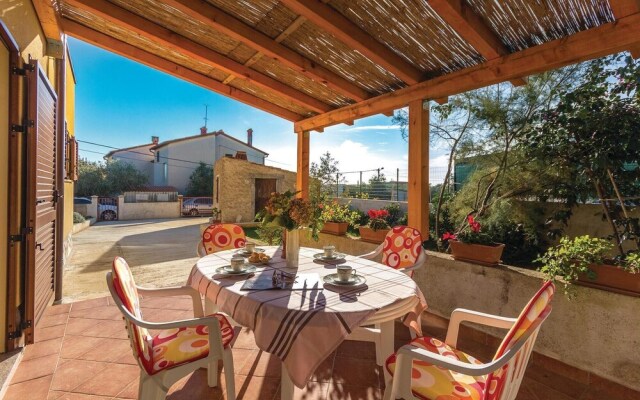 Stunning Home in Liznjan With Wifi and 2 Bedrooms