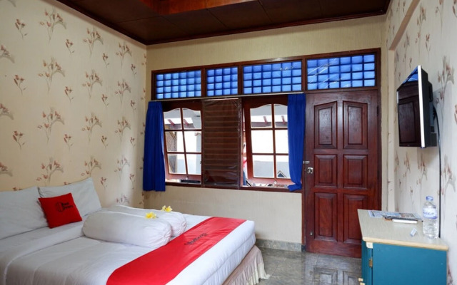 RedDoorz near Mayura Park Lombok 2