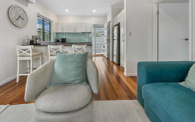 Beachside Serenity Apartment