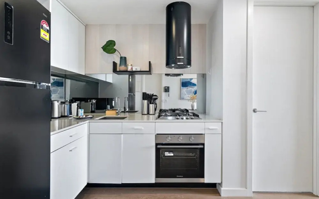 Renovated 2-bed Apartment With Balcony