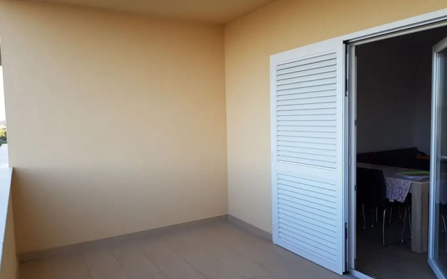 Contemporary Apartment in Neviđane near Sea