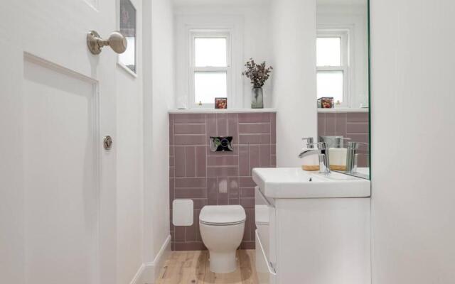 Captivating 4-bed House in Killin