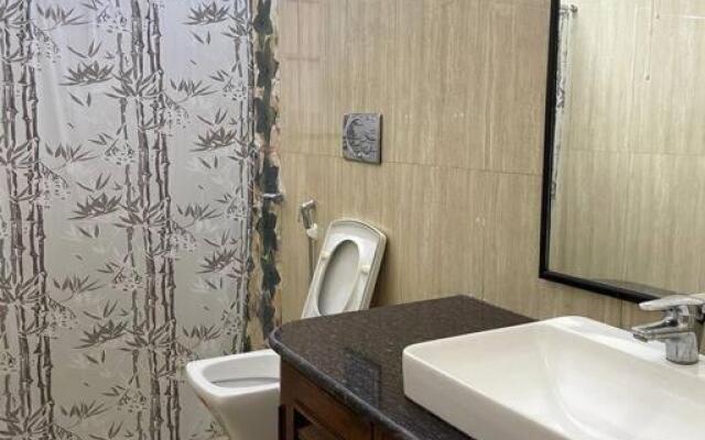 Lovely 4 bedroom condo