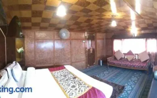 New Zenith Group of Houseboats