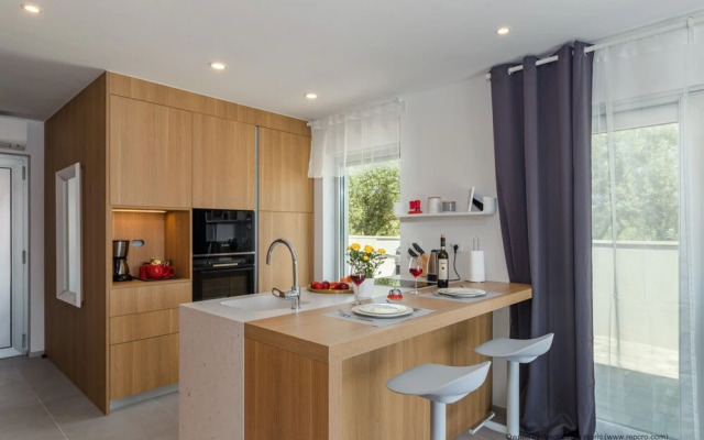 Villa for two Person With Pool in Peroj
