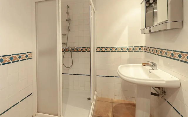 Casabra in Ador With 5 Bedrooms and 3 Bathrooms