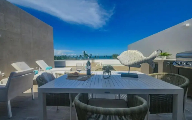 Elegant and Spacious Penthouse With Ocean View