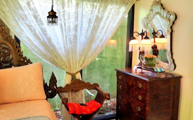 Casa Thorn Bed & Breakfast