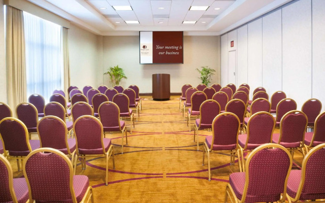 DoubleTree by Hilton Milwaukee - Brookfield