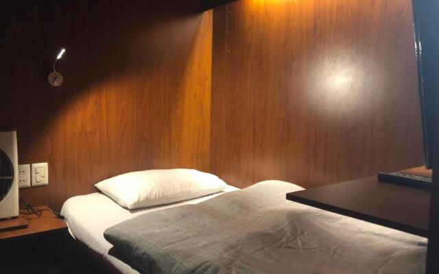 Onkel Inn Airport Sleepbox