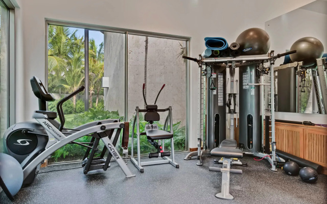 Exquisite Villa w Stunning Ocean Views Gym Golf
