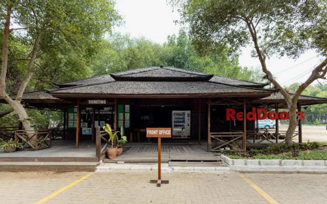 RedDoorz Resort @ Taman Wisata Mangrove