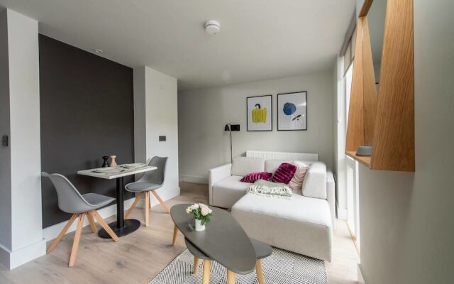 Modern 1BD Flat w/ Roof Top Access in Castlefield