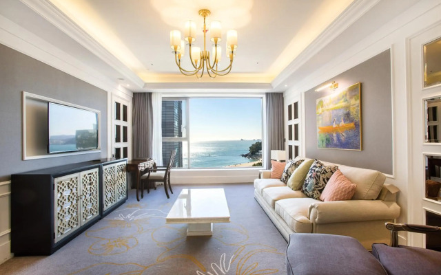 Baymond Hotel