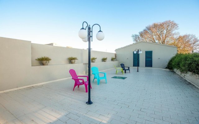 Amazing Home in Ragusa With Wifi, 4 Bedrooms and Outdoor Swimming Pool
