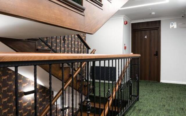 Forrest Apartments & Hostel