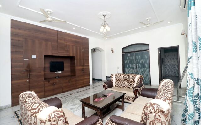 OYO 15728 The Shradha Guest House