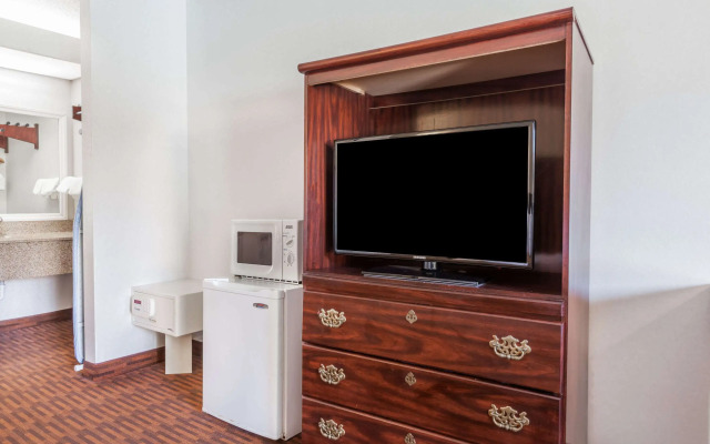 Howard Johnson by Wyndham Albany