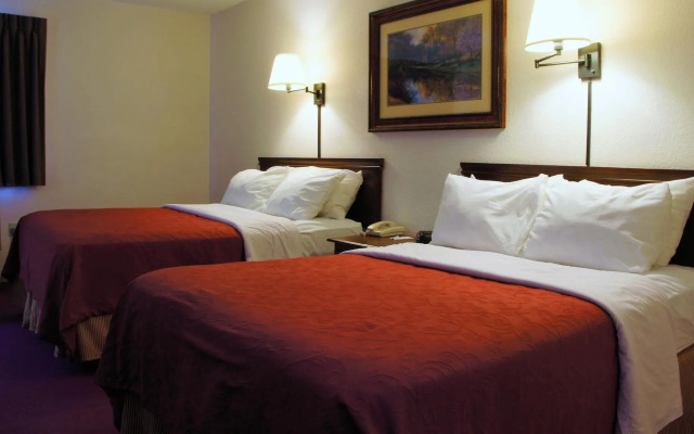 Pictured Rocks Inn & Suites