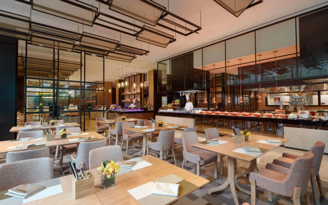 Crowne Plaza Foshan Nanhai-an IHG Hotel-Guangzhou South Railway Station Free Shuttle Bus