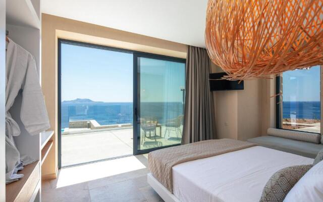 Seafront luxury villa with infinity pool & devine views!