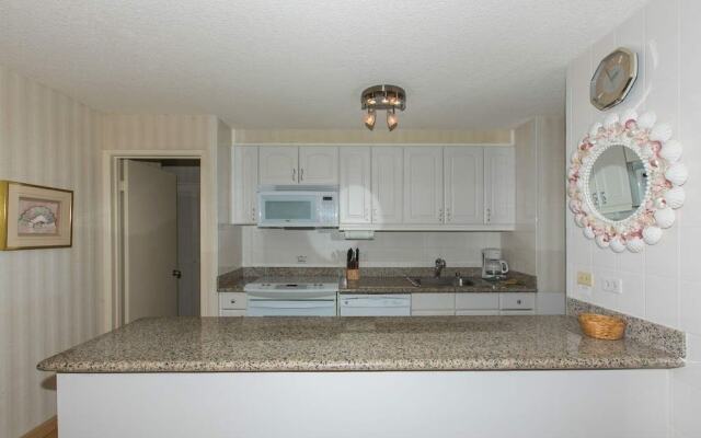 Spacious Condos with Private Balcony at Discovery Bay - Free Wifi, Near Beaches!
