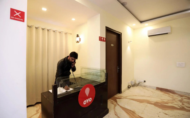 OYO 10889 Hotel Green Residency
