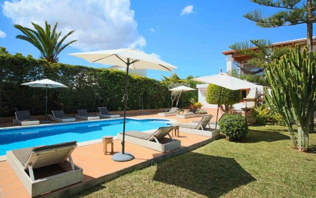 Villa Wicker