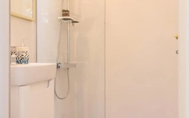 New Studio Carturesti - Magheru -City Center