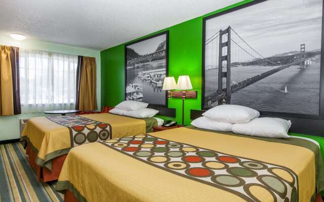 Super 8 by Wyndham Yreka