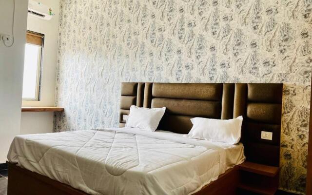 Hotel B P Emerald