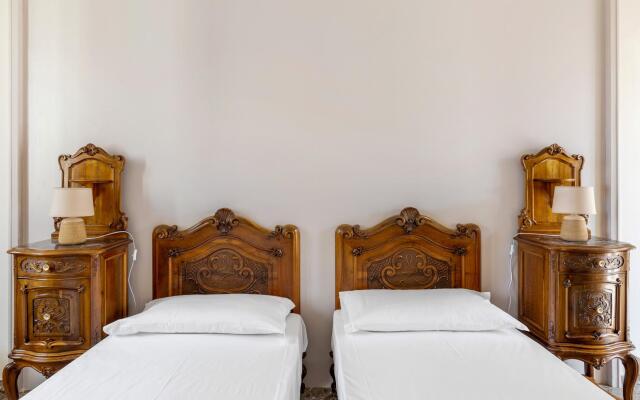 Irnerio Apartments - Black Widow by Wonderful Italy