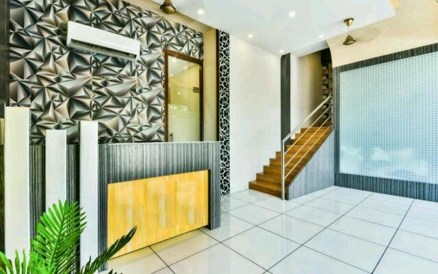 Hotel Palace Residency near Lokmanya Tilak Terminus