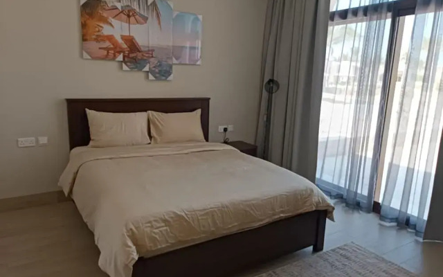 Cozy 2-bedroom Poolside Haven