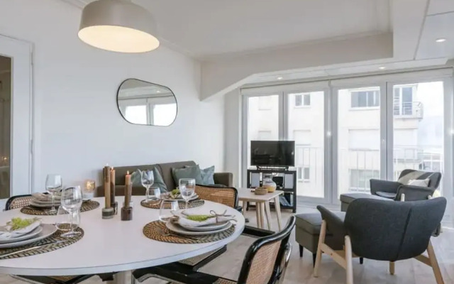 Beautiful Seaview Apartment With Private Garage