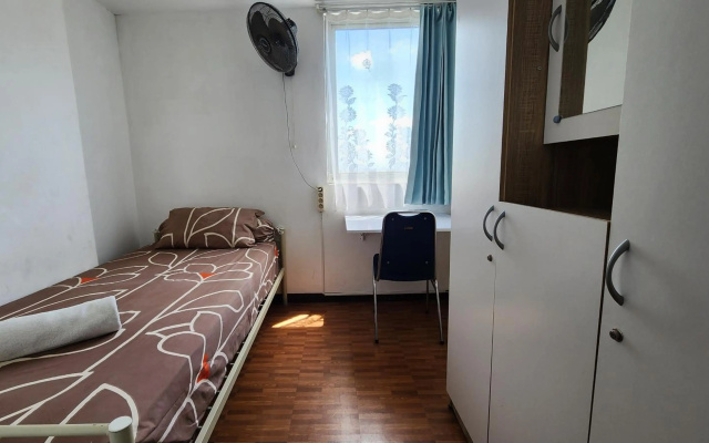 3BRs Penthouse View near JIEXPO Kemayoran Free Netflix & Amazone Prime Video – Guest Rooms – Jakarta